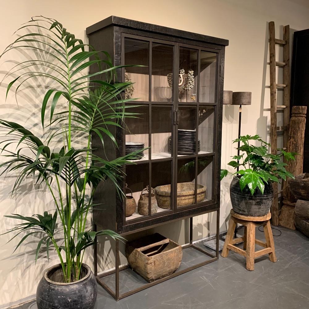 Vitrine kast smal, oud elm